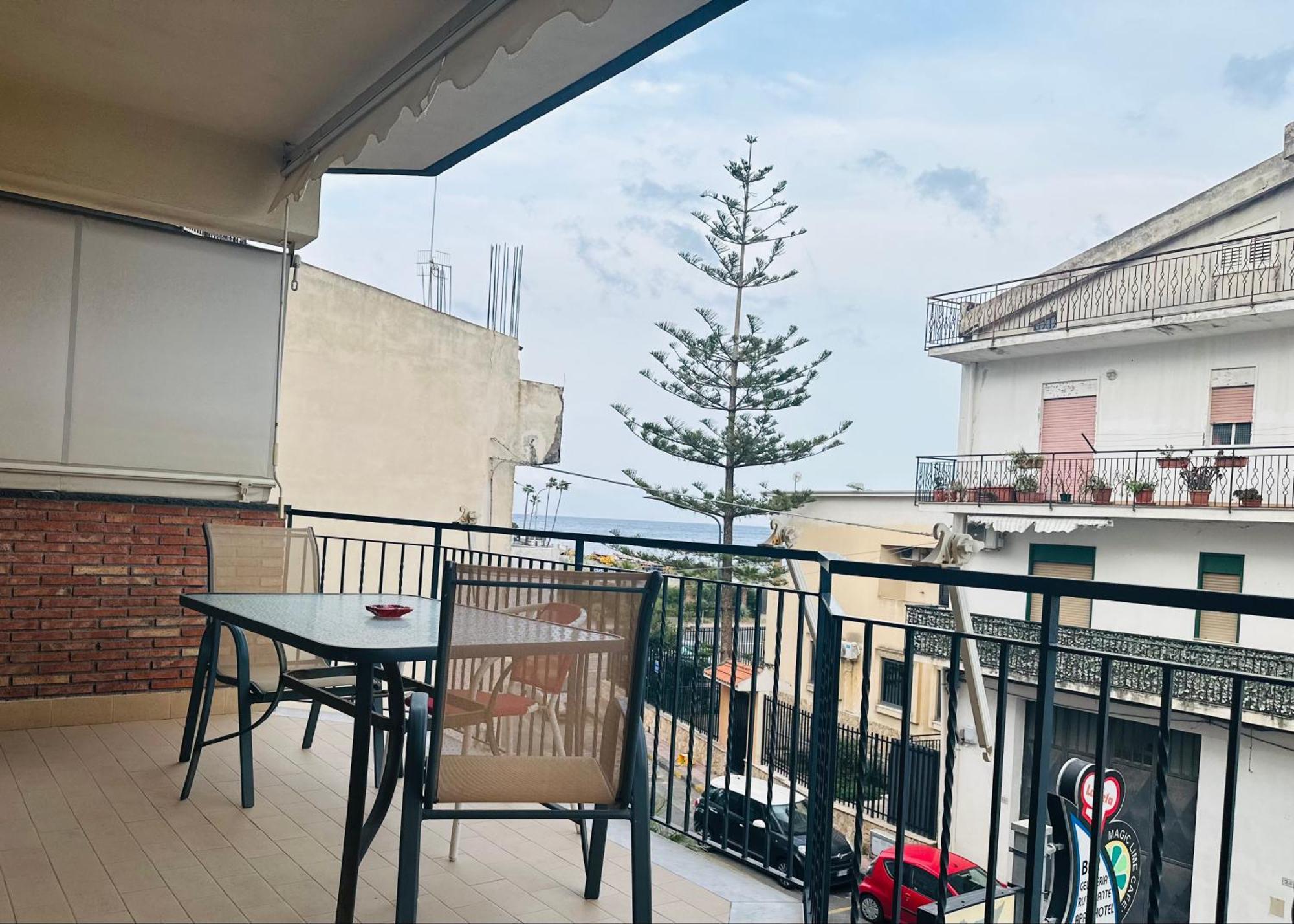 Riviera Ionica Aparthotel Santa Teresa Di Riva Exterior foto