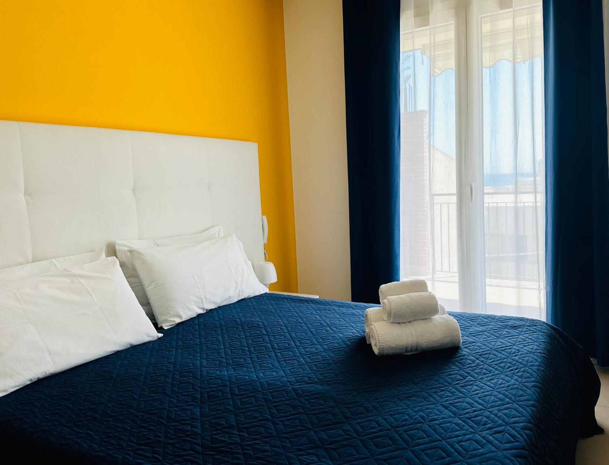 Riviera Ionica Aparthotel Santa Teresa Di Riva Exterior foto