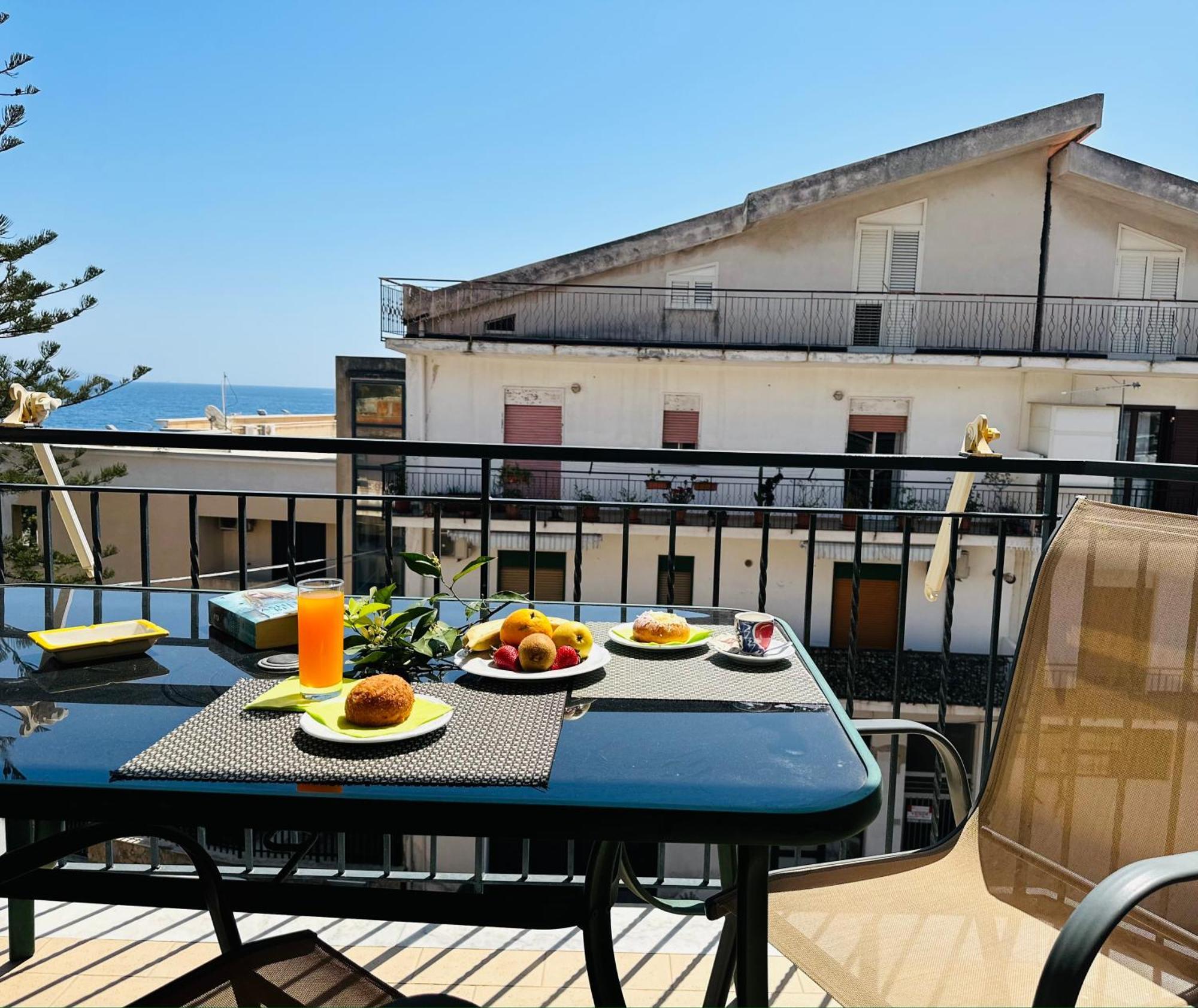 Riviera Ionica Aparthotel Santa Teresa Di Riva Exterior foto