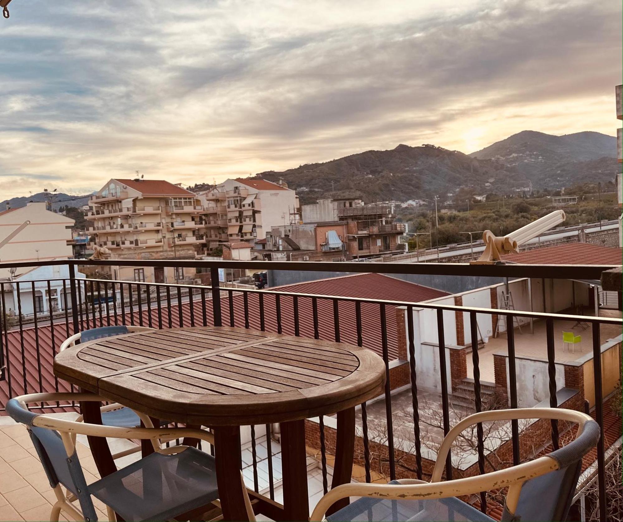 Riviera Ionica Aparthotel Santa Teresa Di Riva Exterior foto